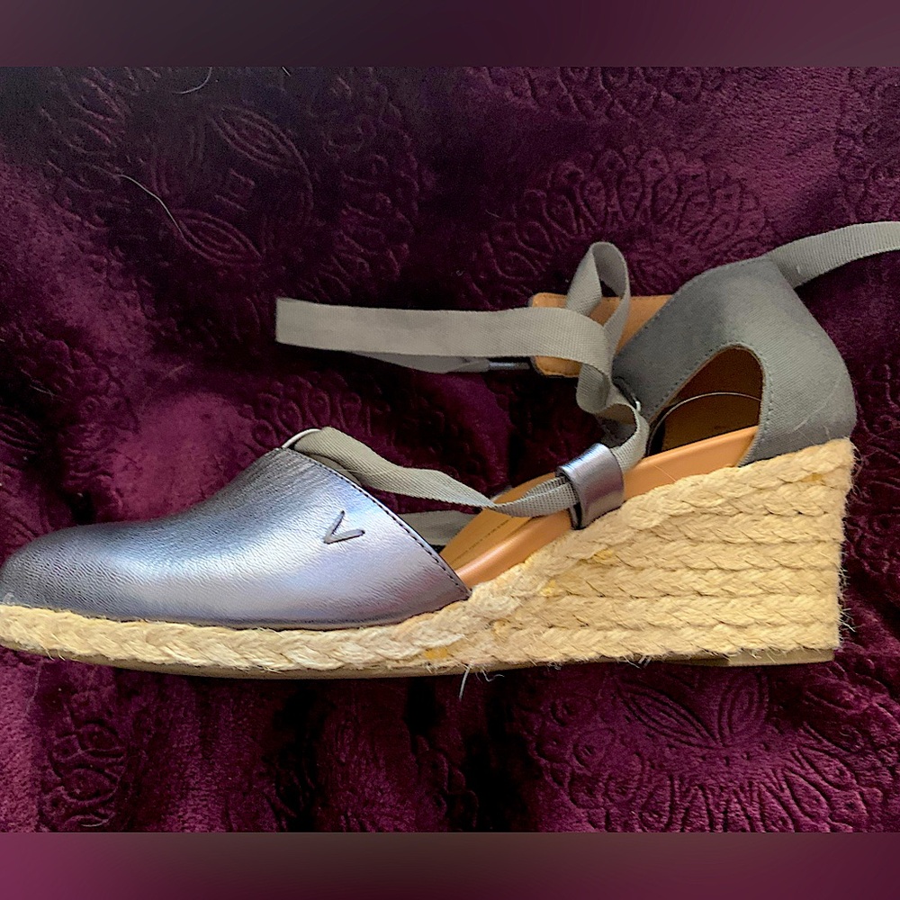 Vionic size 10 wedge closed toe leather and canvas sandals with ankle ties